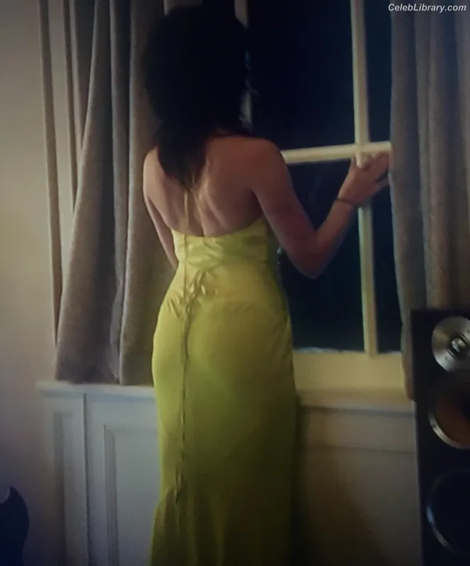 Cristin Milioti photo 24 of 336
