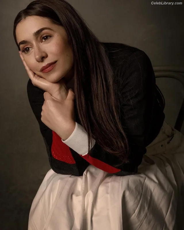 Cristin Milioti photo 10 of 336