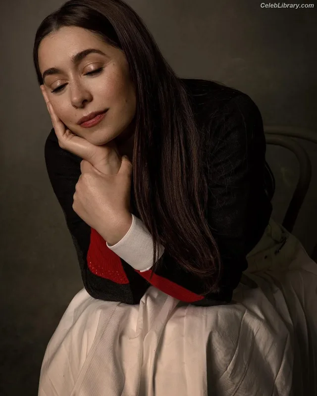 Cristin Milioti photo 11 of 336