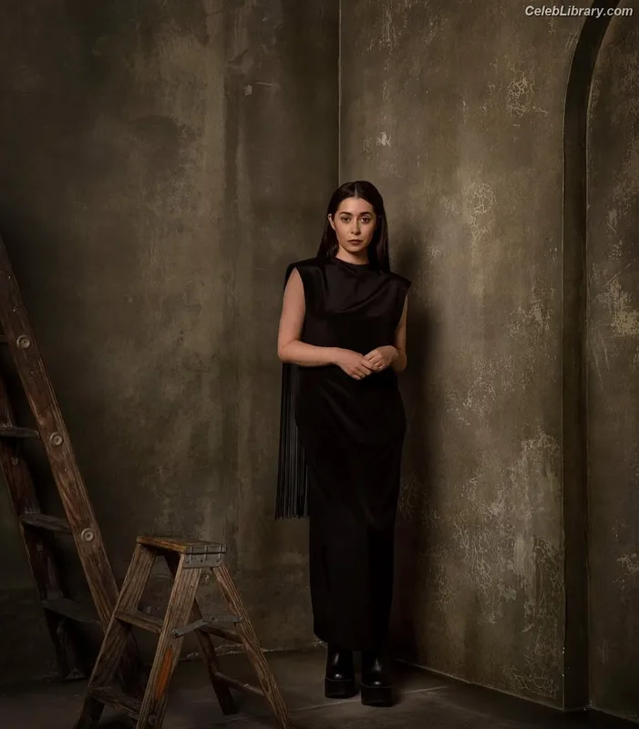Cristin Milioti photo 18 of 336