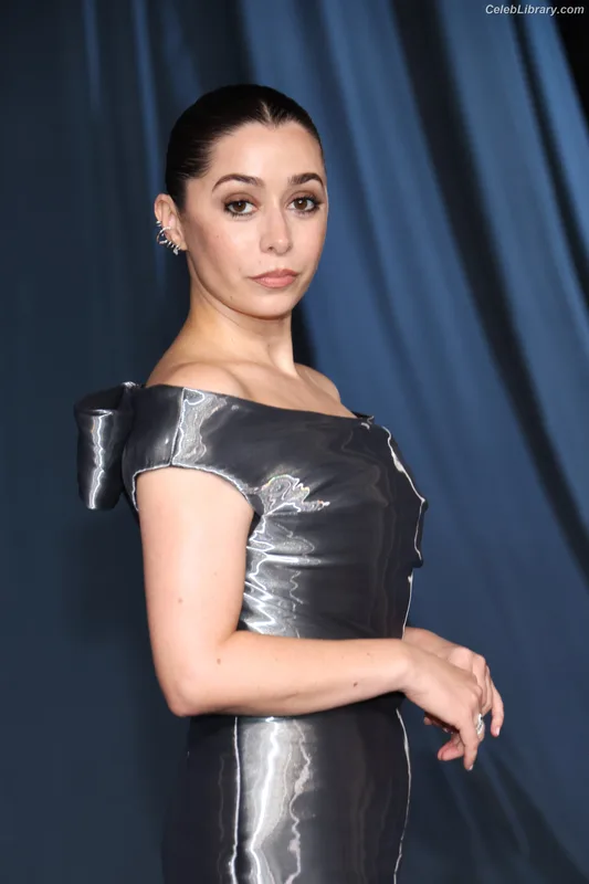 Cristin Milioti photo 10 of 336