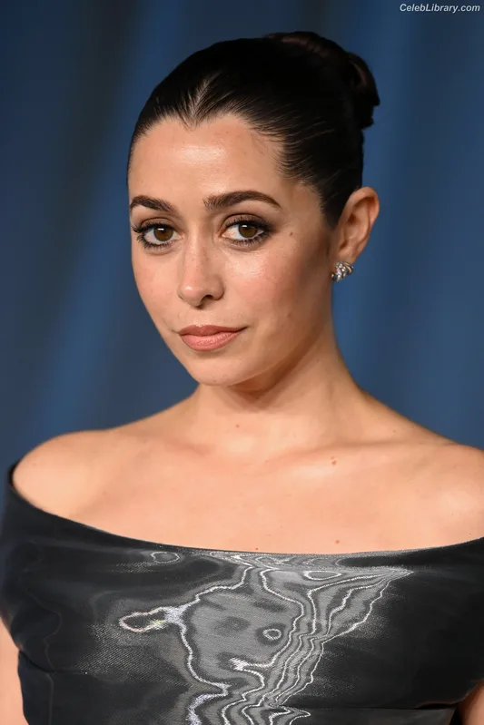 Cristin Milioti photo 14 of 336