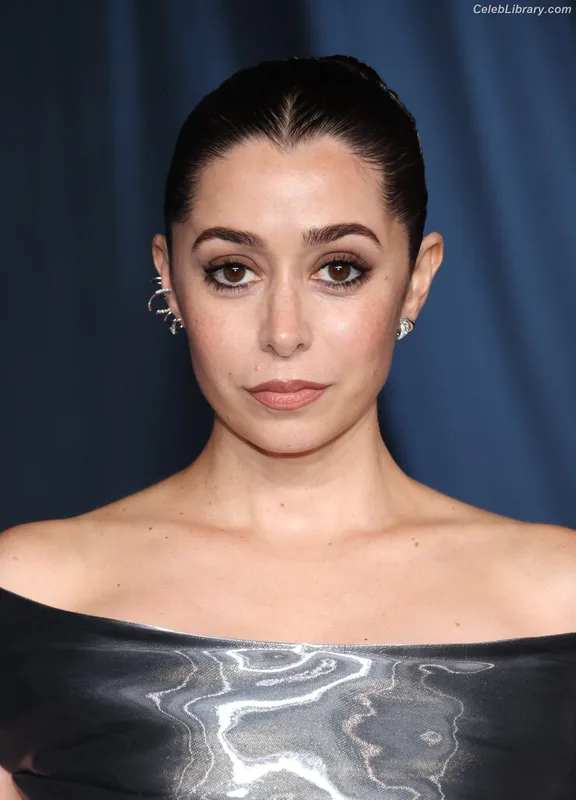 Cristin Milioti photo 15 of 336