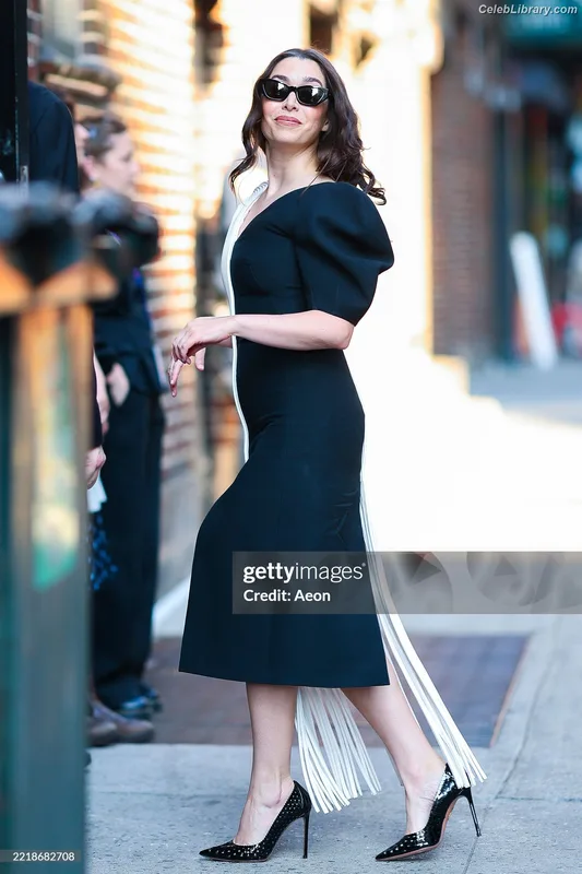 Cristin Milioti photo 14 of 336