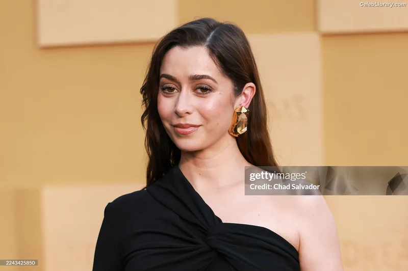 Cristin Milioti photo 23 of 336