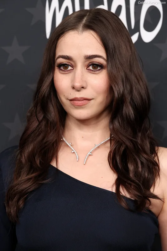 Cristin Milioti photo 24 of 336