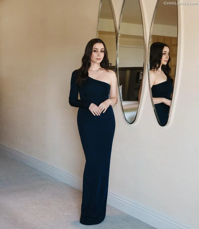 Cristin Milioti photo 8 of 336