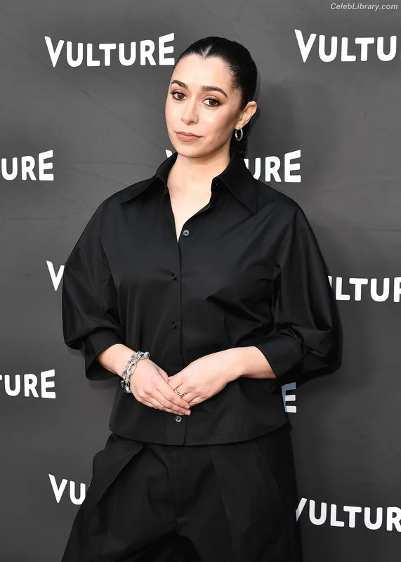 Cristin Milioti photo 18 of 336