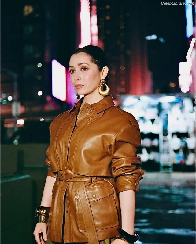 Cristin Milioti photo 19 of 336