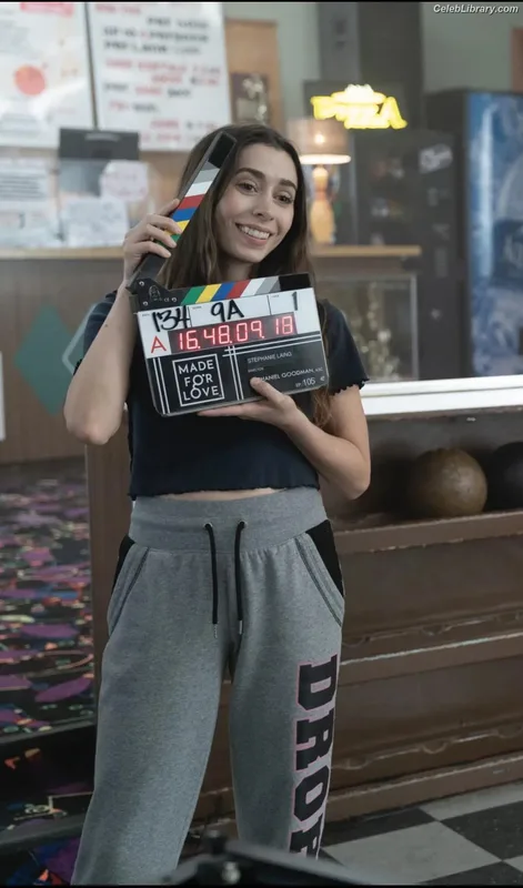 Cristin Milioti photo 22 of 336