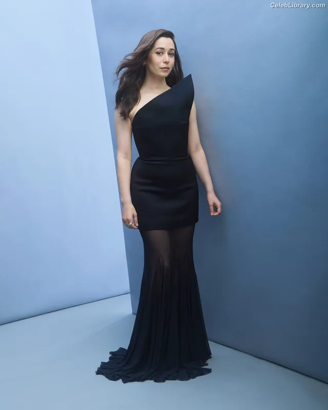 Cristin Milioti photo 24 of 336