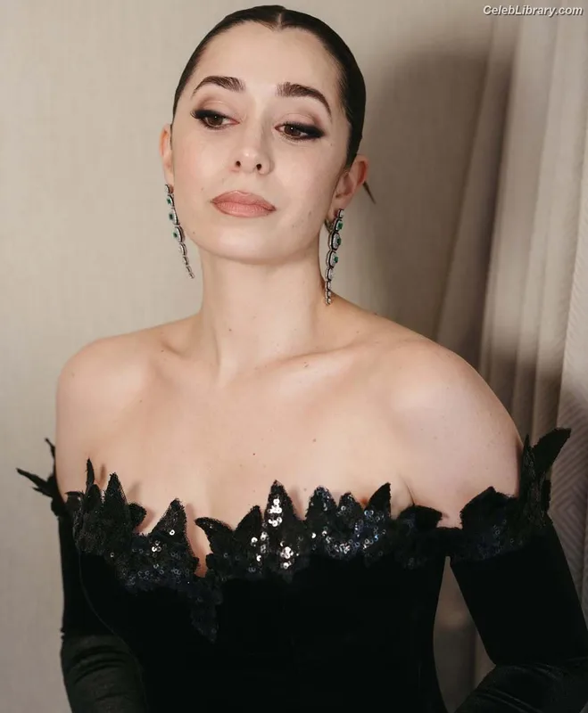 Cristin Milioti photo 7 of 336