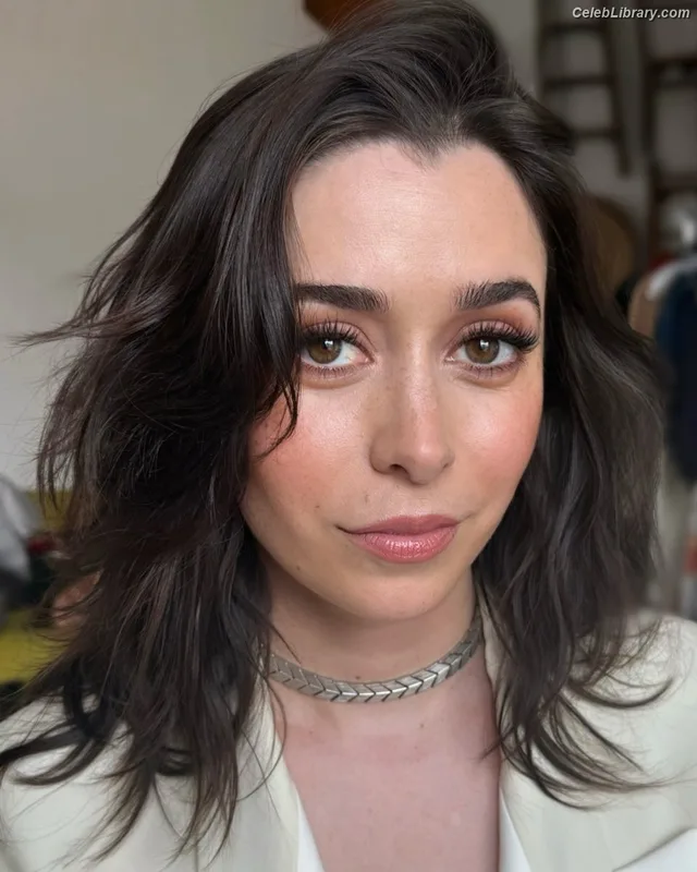 Cristin Milioti photo 11 of 336