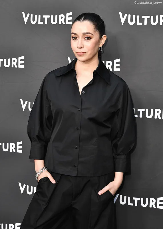 Cristin Milioti photo 14 of 336