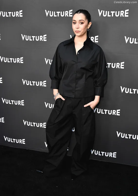 Cristin Milioti photo 7 of 336