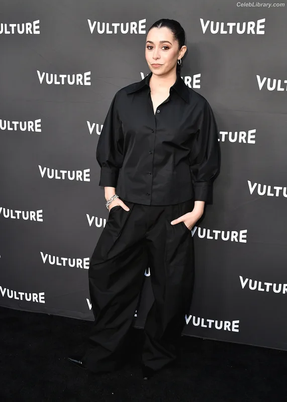 Cristin Milioti photo 10 of 336