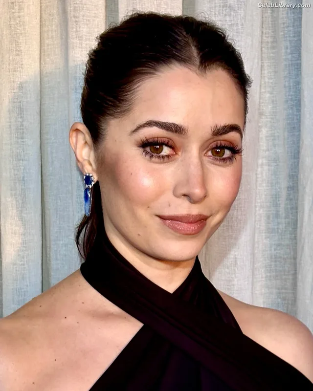 Cristin Milioti photo 12 of 336