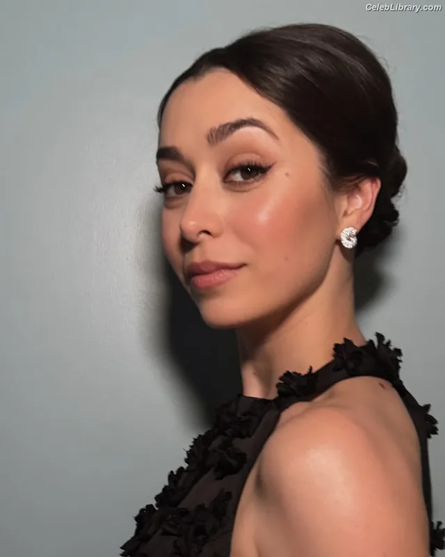 Cristin Milioti photo 15 of 336