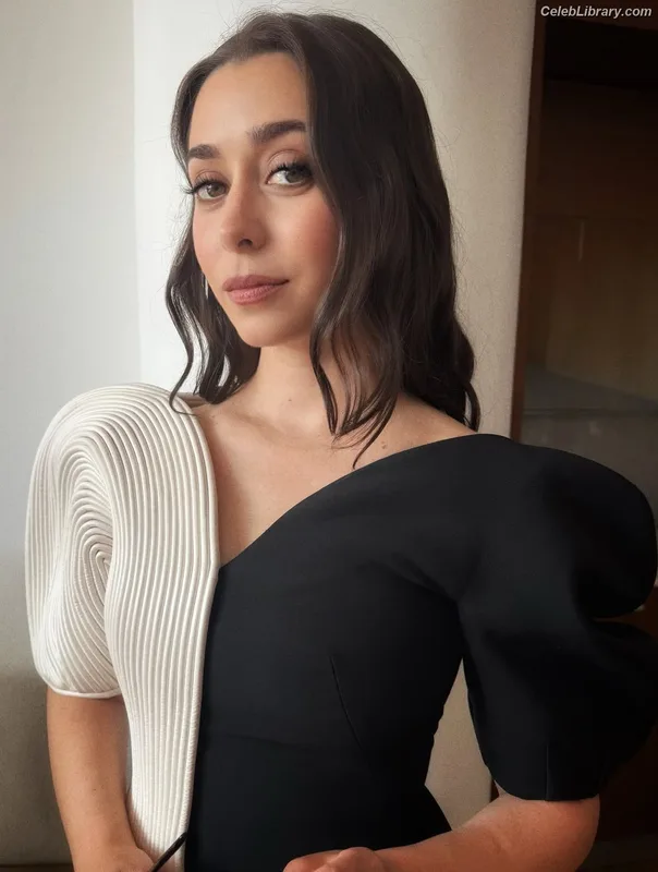 Cristin Milioti photo 20 of 336