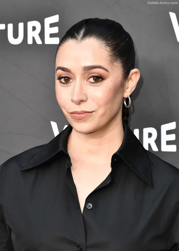 Cristin Milioti photo 2 of 336