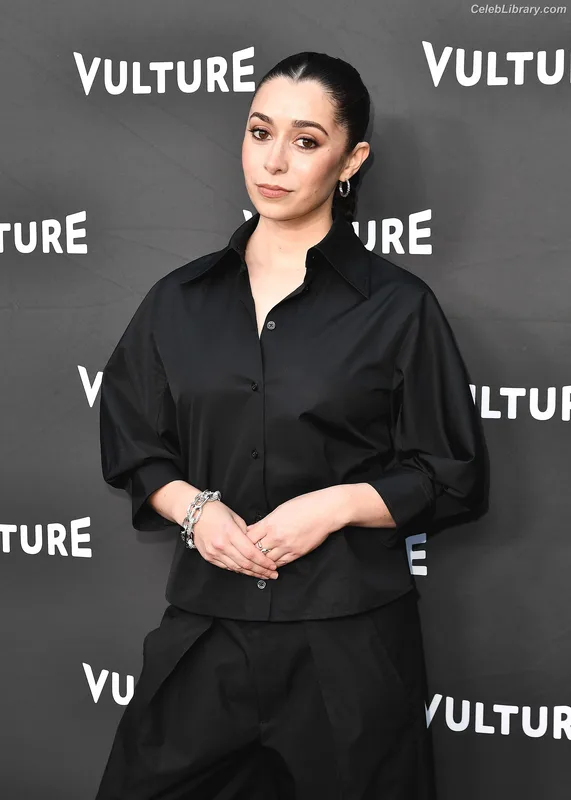Cristin Milioti photo 16 of 336