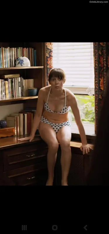 Cristin Milioti photo 23 of 336