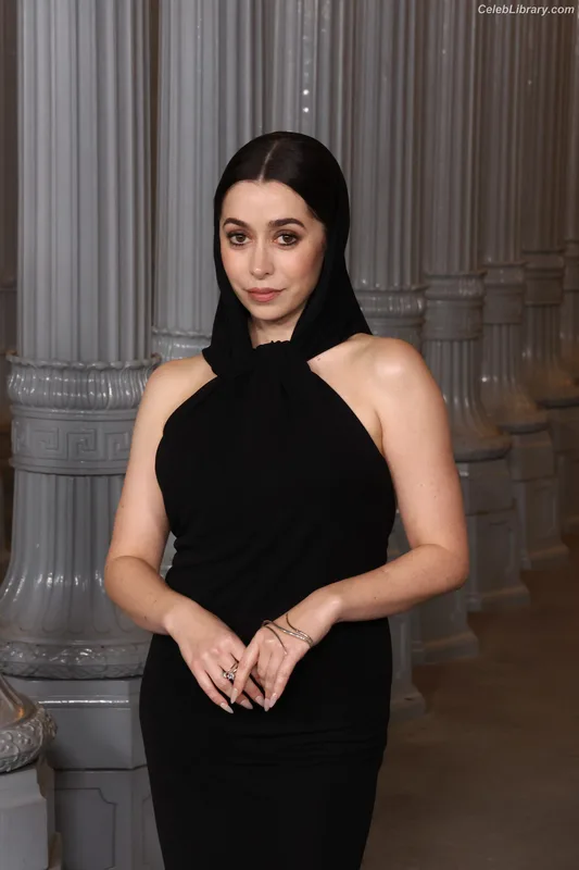 Cristin Milioti photo 10 of 336