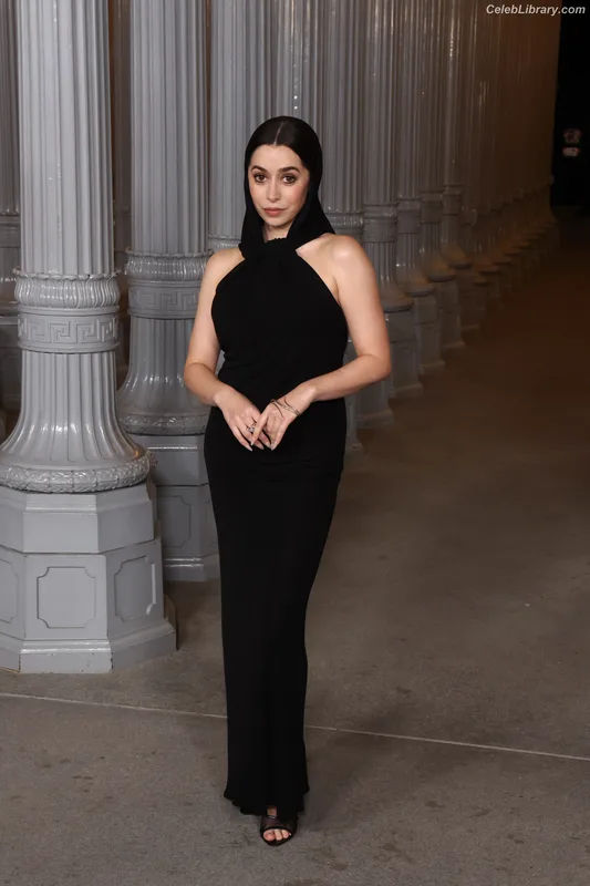 Cristin Milioti photo 11 of 336