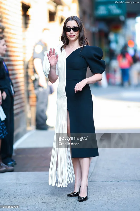 Cristin Milioti photo 15 of 336