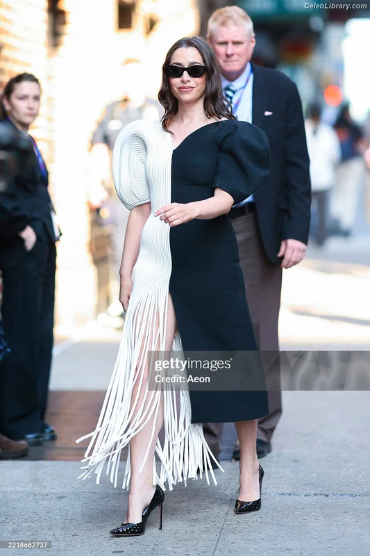 Cristin Milioti photo 17 of 336