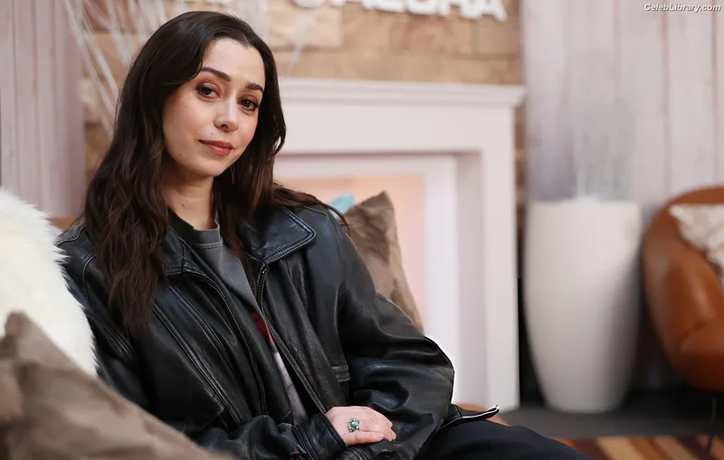 Cristin Milioti photo 8 of 336