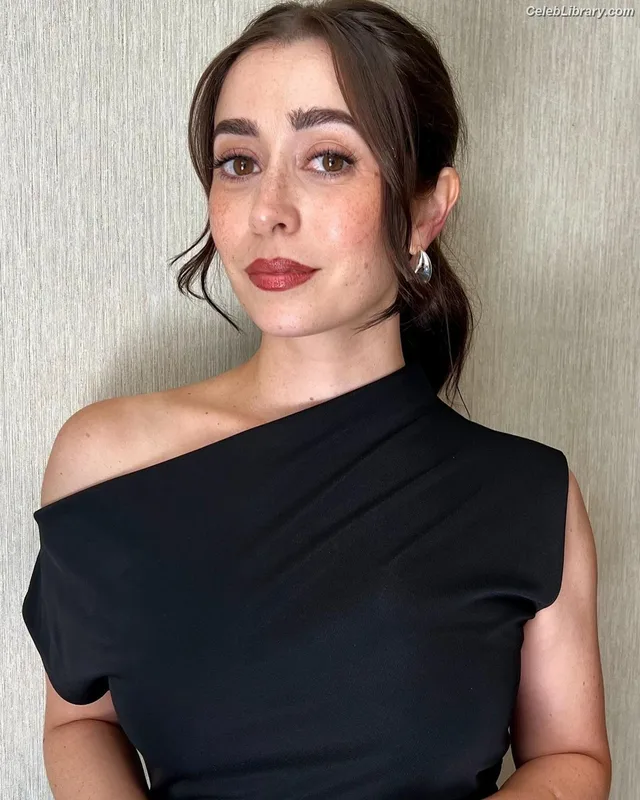 Cristin Milioti photo 12 of 336