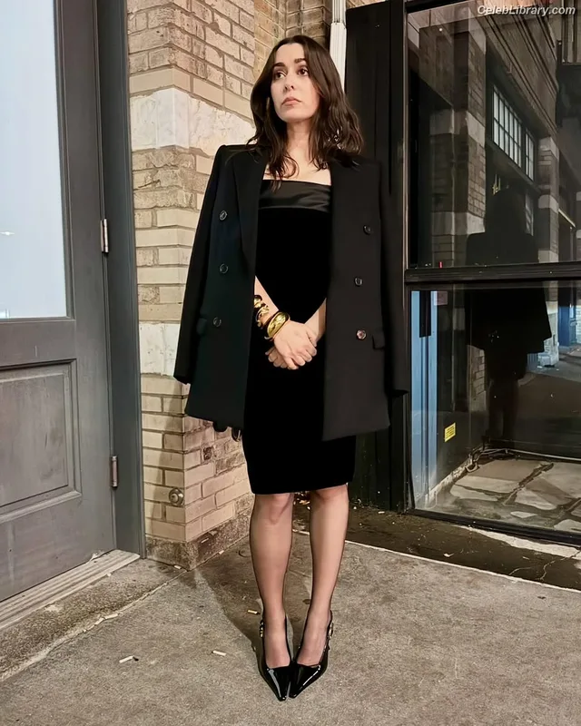 Cristin Milioti photo 18 of 336
