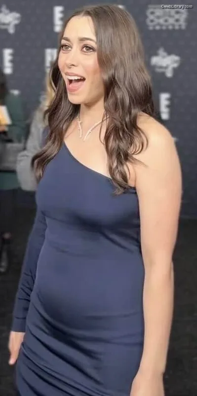 Cristin Milioti photo 19 of 336