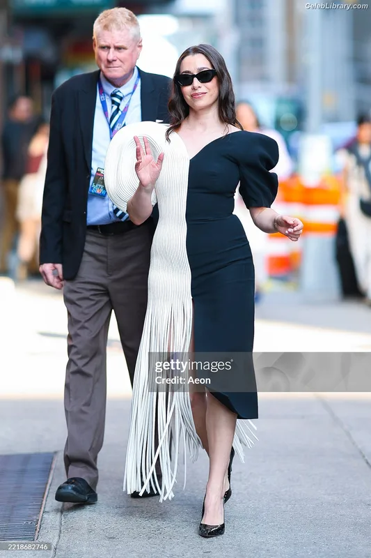 Cristin Milioti photo 10 of 336