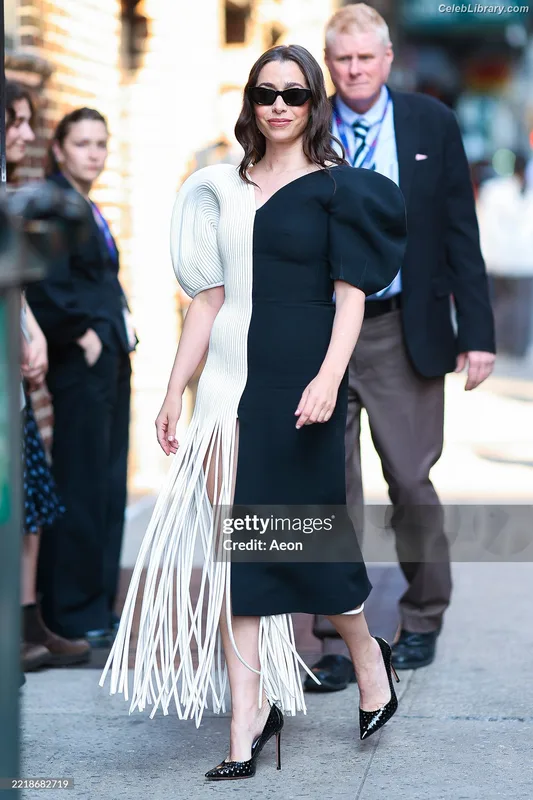 Cristin Milioti photo 15 of 336
