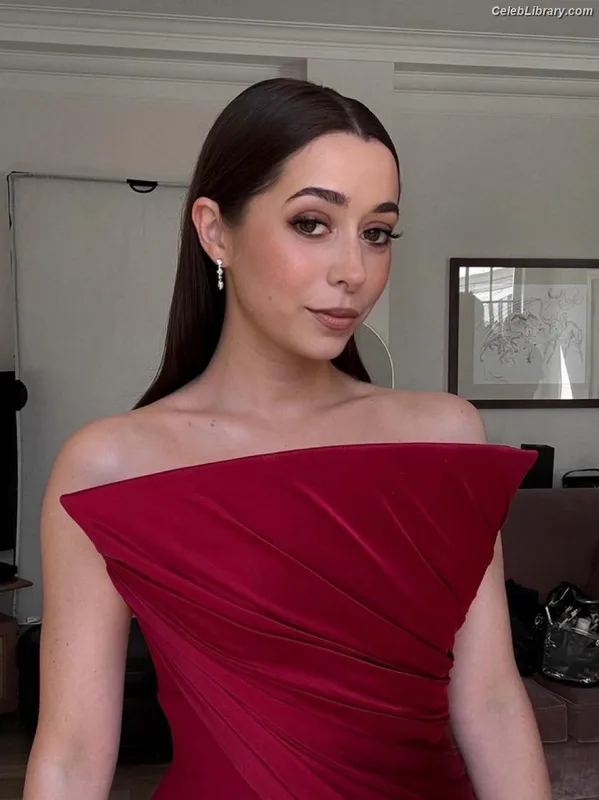Cristin Milioti photo 17 of 336