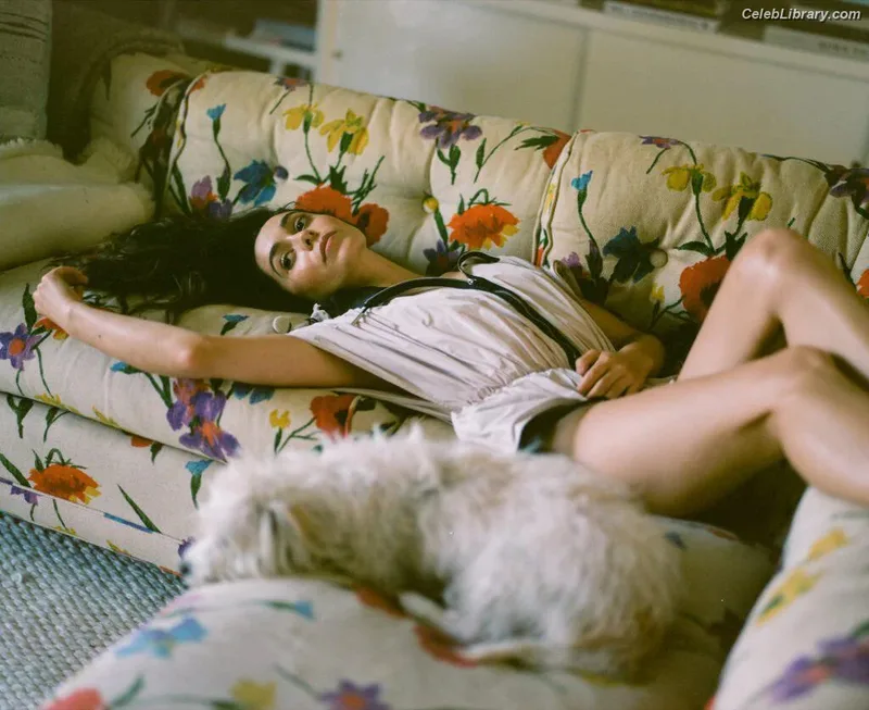 Cristin Milioti photo 23 of 336