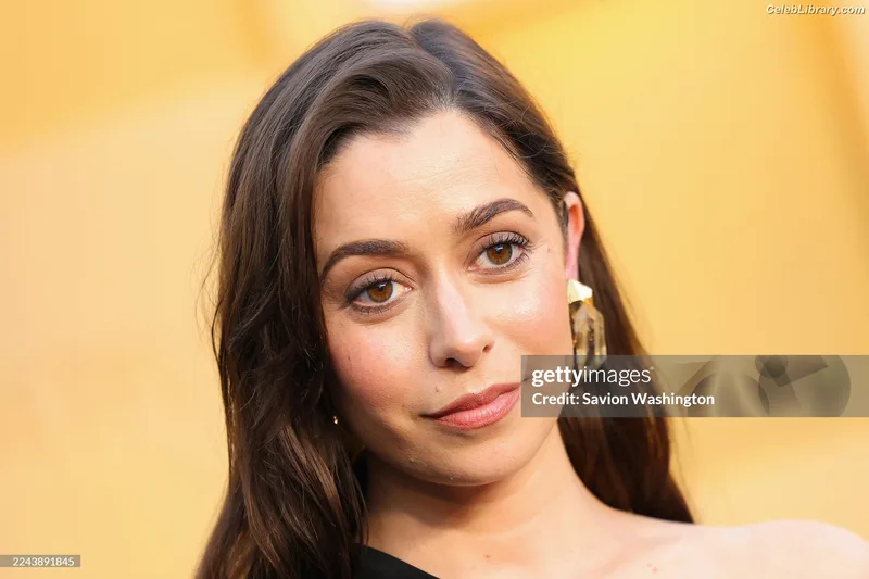 Cristin Milioti photo 10 of 336