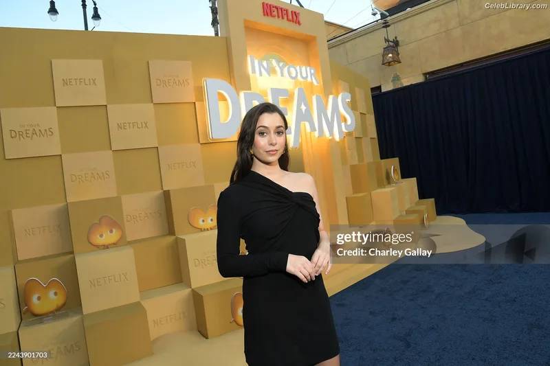 Cristin Milioti photo 15 of 336