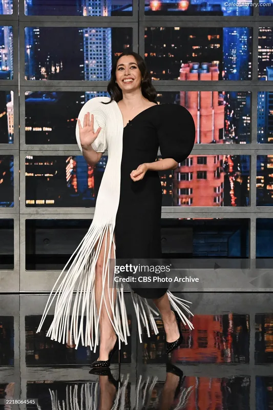 Cristin Milioti photo 17 of 336