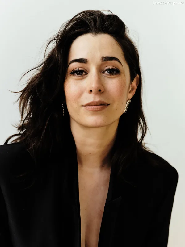 Cristin Milioti photo 18 of 336