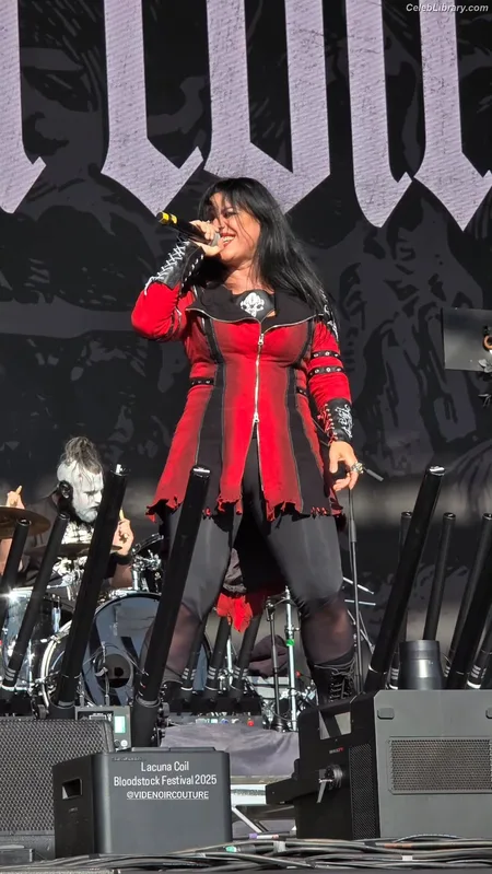 Cristina Scabbia photo 2 of 200