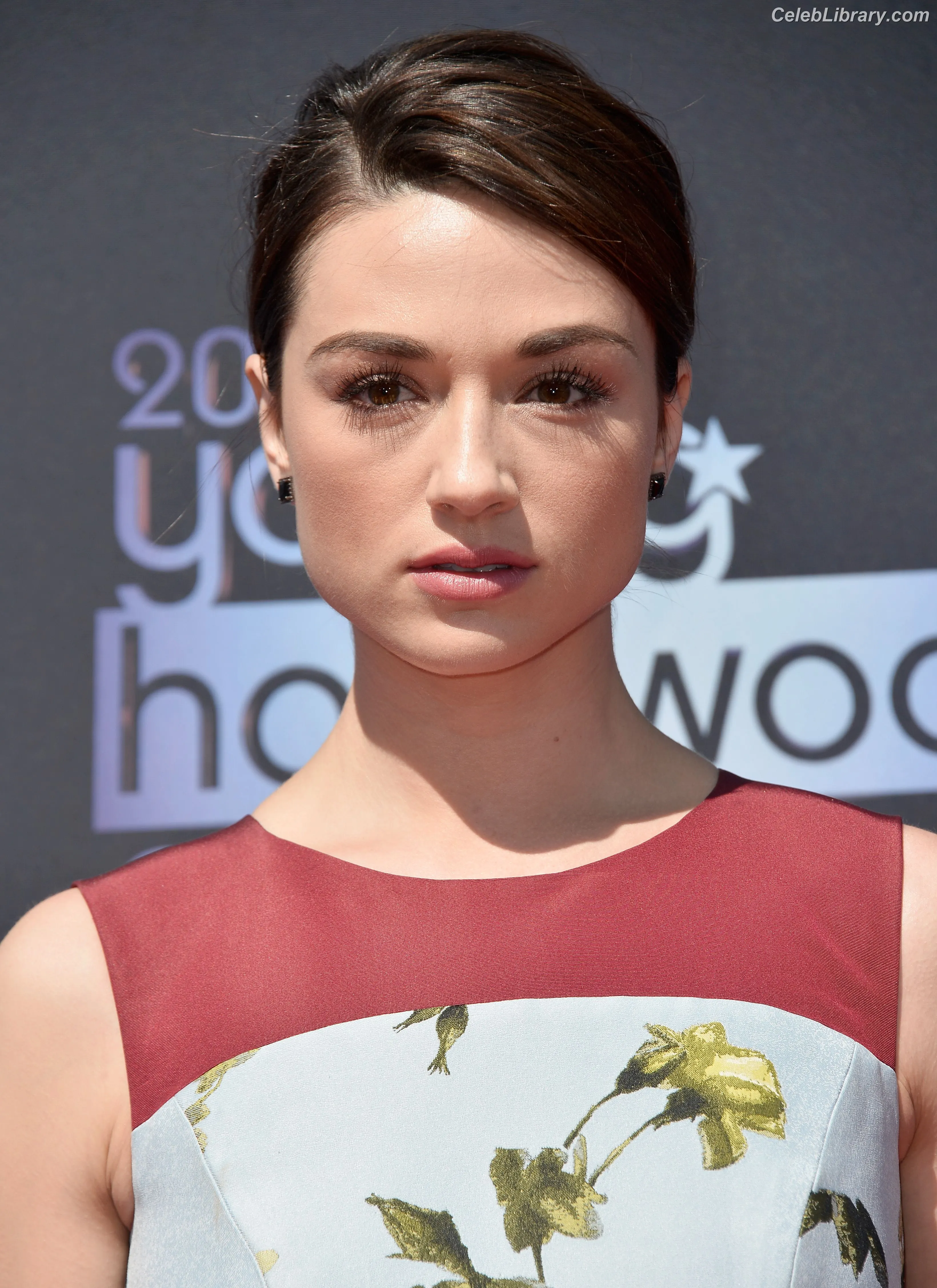 Crystal Reed photo 3 of 164