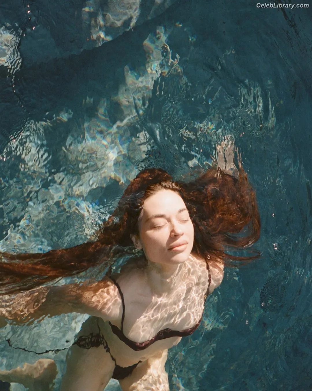 Crystal Reed photo 14 of 164
