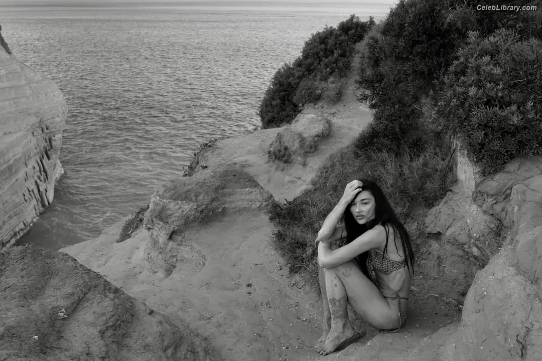 Crystal Reed photo 5 of 164