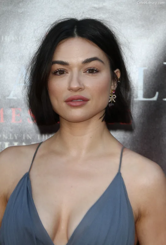Crystal Reed photo 2 of 162