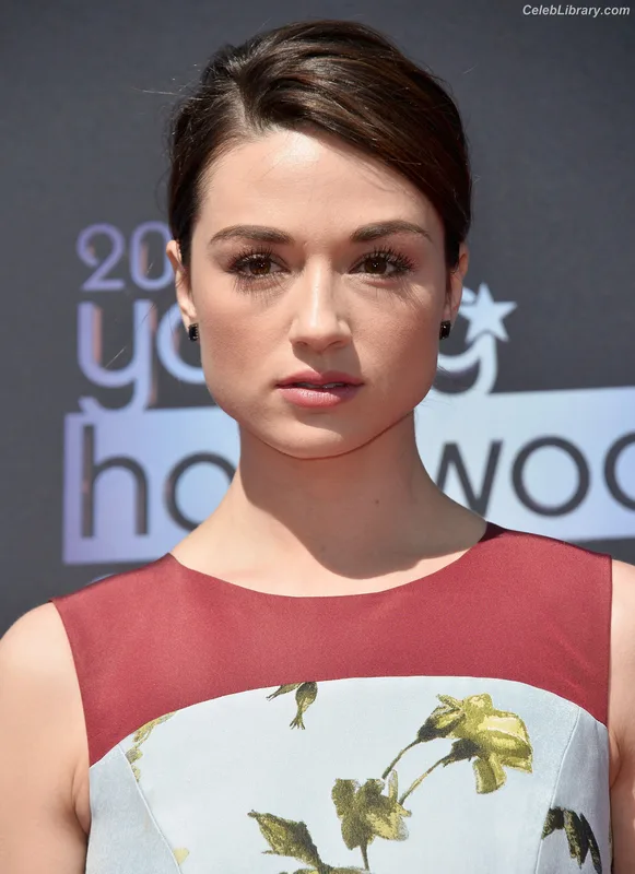 Crystal Reed photo 3 of 162