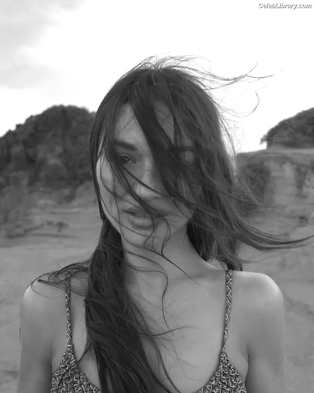 Crystal Reed photo 6 of 162