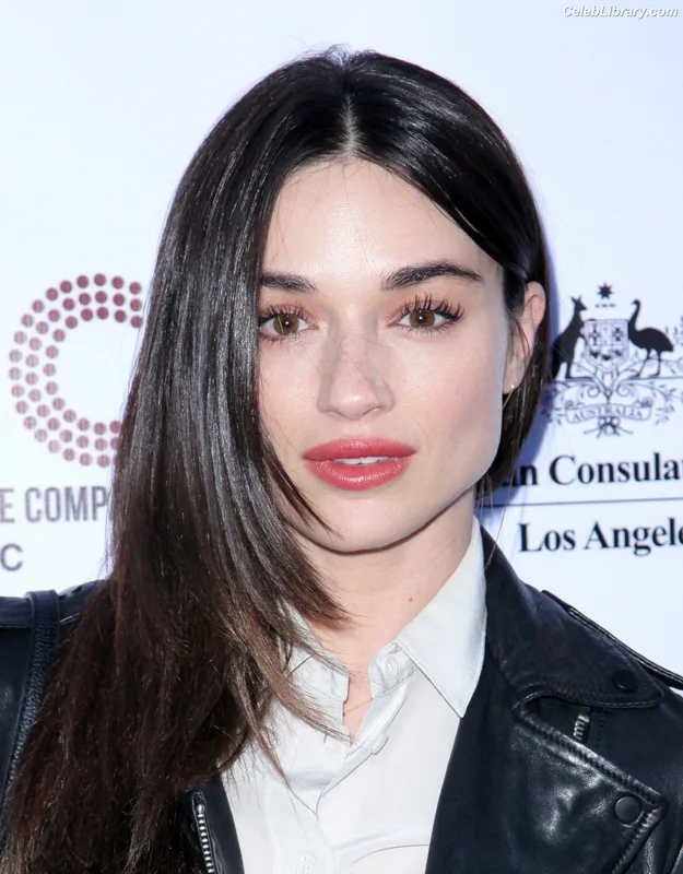 Crystal Reed photo 15 of 162